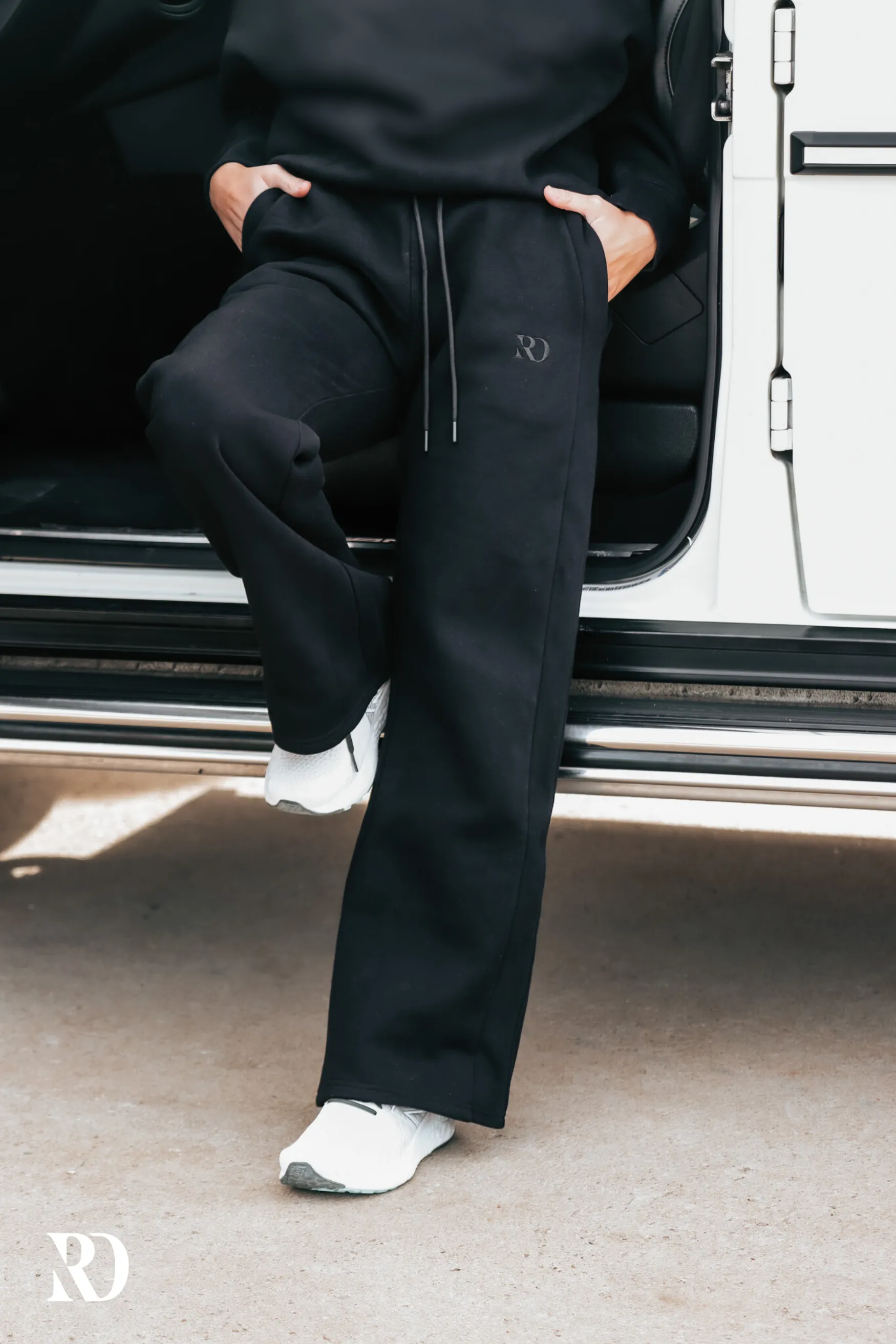 BLACK EASE SWEATPANTS | RD ESSENTIALS