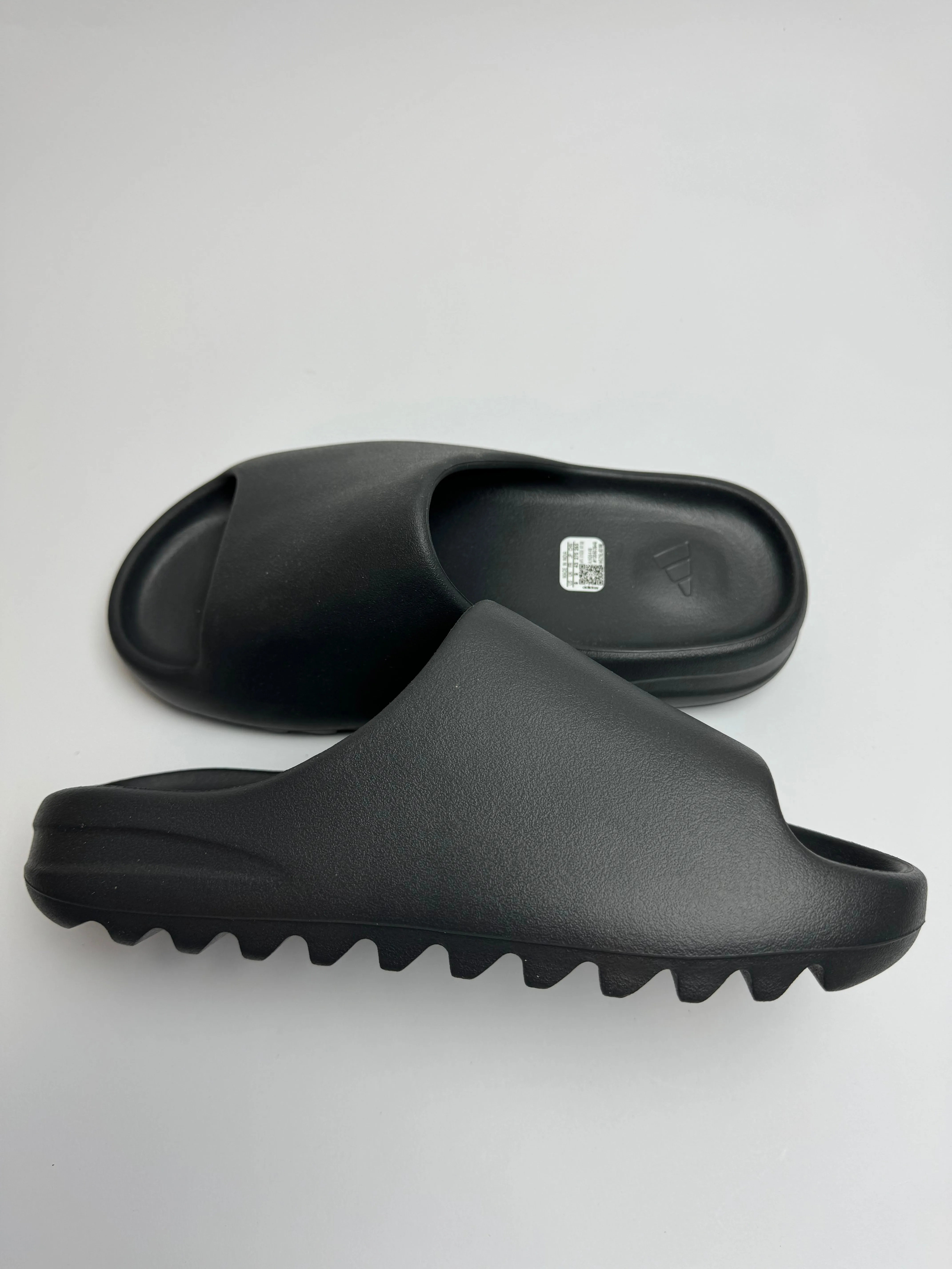 Yeezy Slides "Onyx"