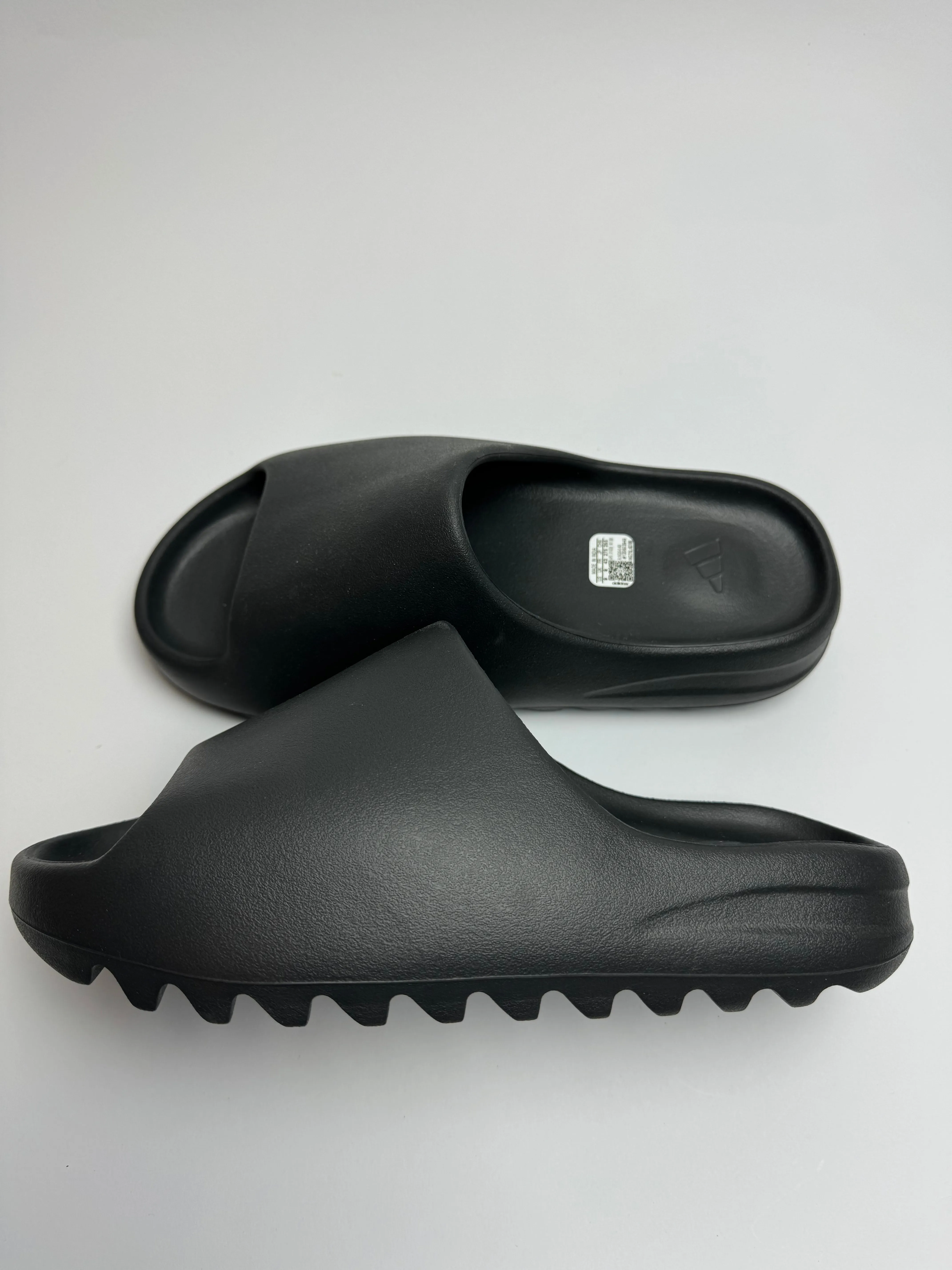 Yeezy Slides "Onyx"